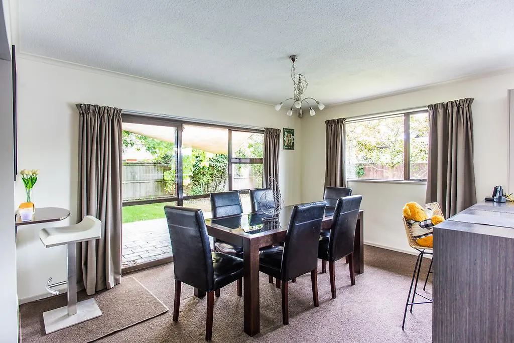 Lovely Family Home Christchurch Holiday home